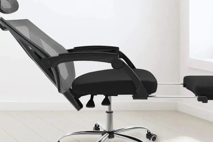Sử dụng tay gạt bên trái giúp ngả ghế thư giãn