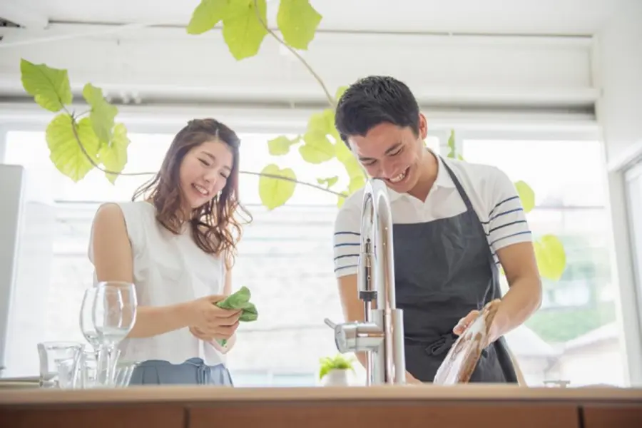 Cánh mày râu có thể chia sẻ công việc nhà với vợ vào ngyaf 20 10.