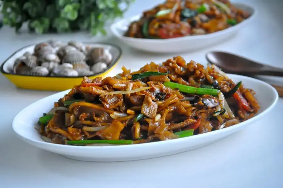 Char kway teow là tên gọi khác của hủ tiếu xào Singapore