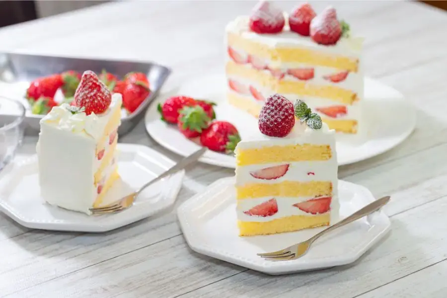 Không nên cho bé ăn các loại thức ăn vặt vì ảnh hưởng đến sức khỏe và khả năng tiêu hóa