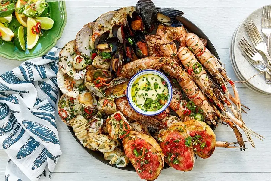 Chọn mua hải sản tươi ngon để đảm bảo vị ngon và độ an toàn