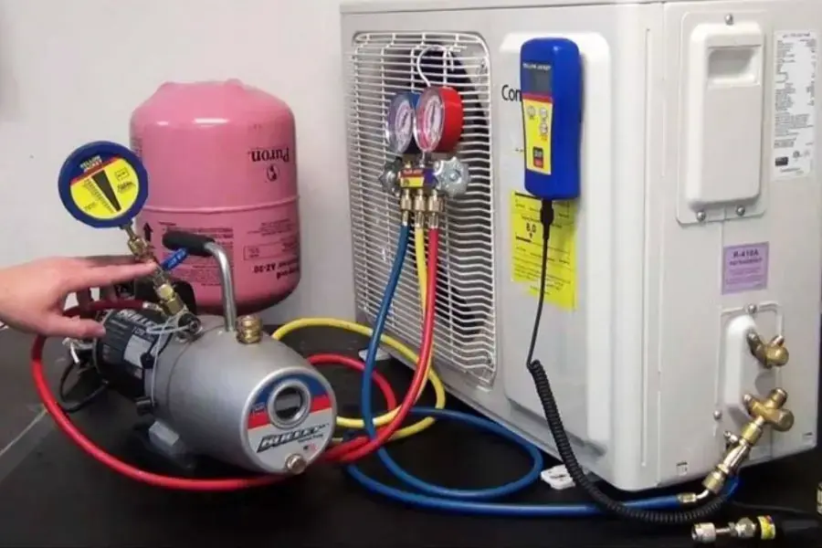 Trong trường hợp này hãy gọi đơn vị bảo hành hoặc liên hệ đội kỹ thuật viên sửa điều hòa để được khắc phục kịp thời.