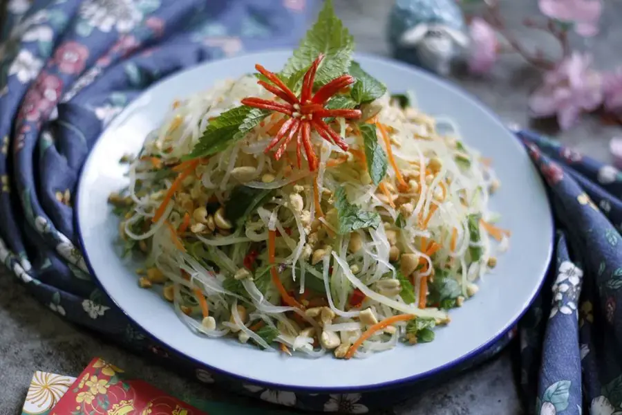 Nguyên liệu làm nộm cần chọn lựa kỹ càng, đảm bảo độ tươi ngon