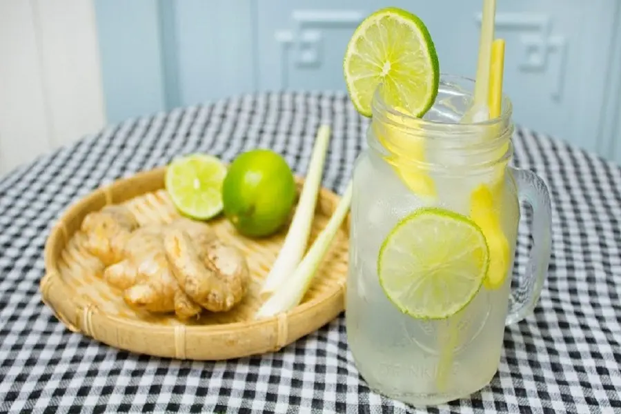 Sự kết hợp từ chanh, sả, gừng tạo ra loại nước uống có nhiều công dụng đối với sức khỏe