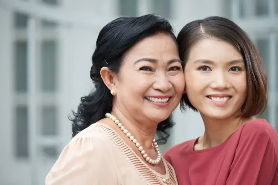 Nếu mẹ bạn vui tính hãy dành tặng mẹ những câu thơ vui vẻ nhưng thật trân thành.