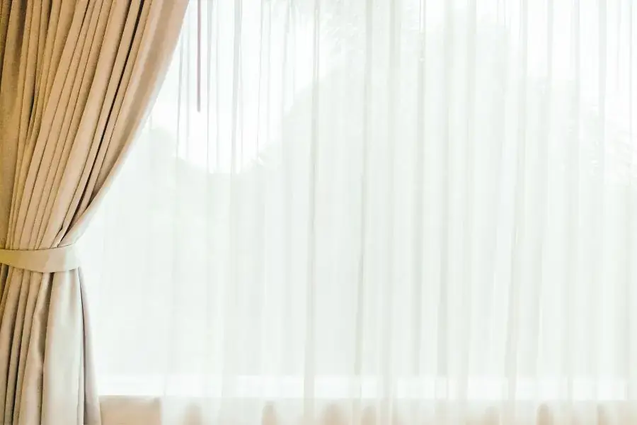 Rèm cửa giúp cản sáng, tránh thất thoát nhiệt cho căn nhà