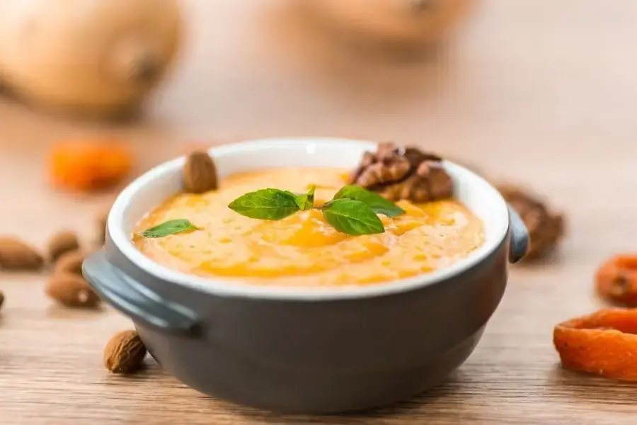 Thực đơn ăn dặm cho bé 6 tháng tuổi với cháo bí đỏ