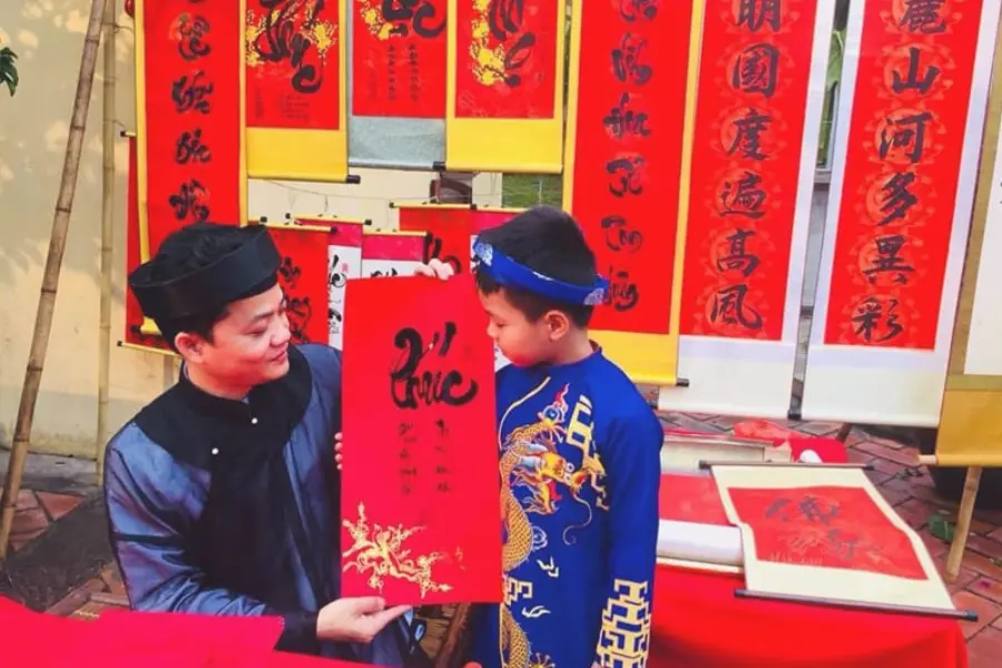 Gợi ý câu đối Tết ngắn gọn, ý nghĩa chúc Tết gia đình.