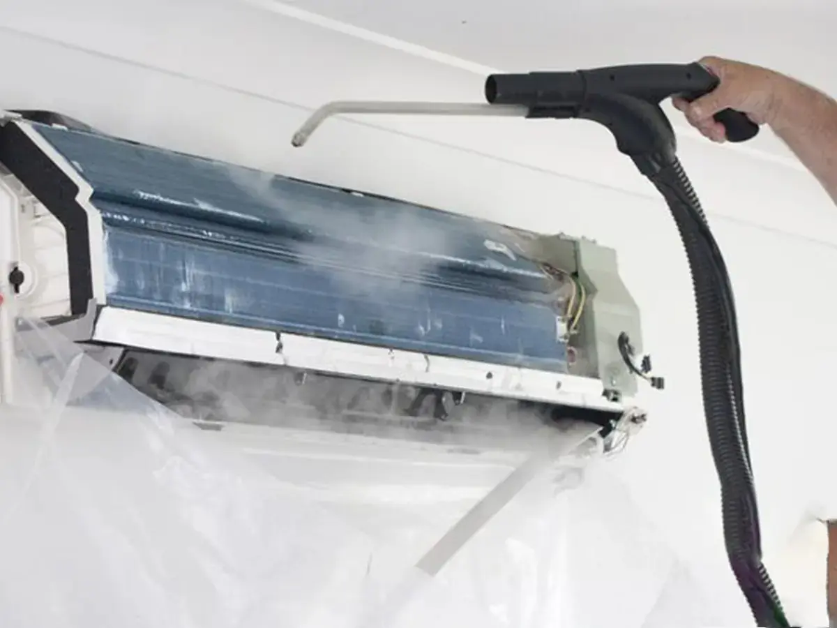 Clean the fan of the indoor unit