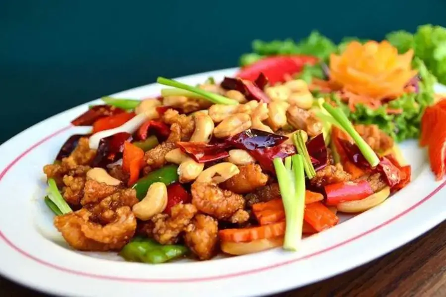 Món gỏi hạt điều bắt mắt và lạ miệng
