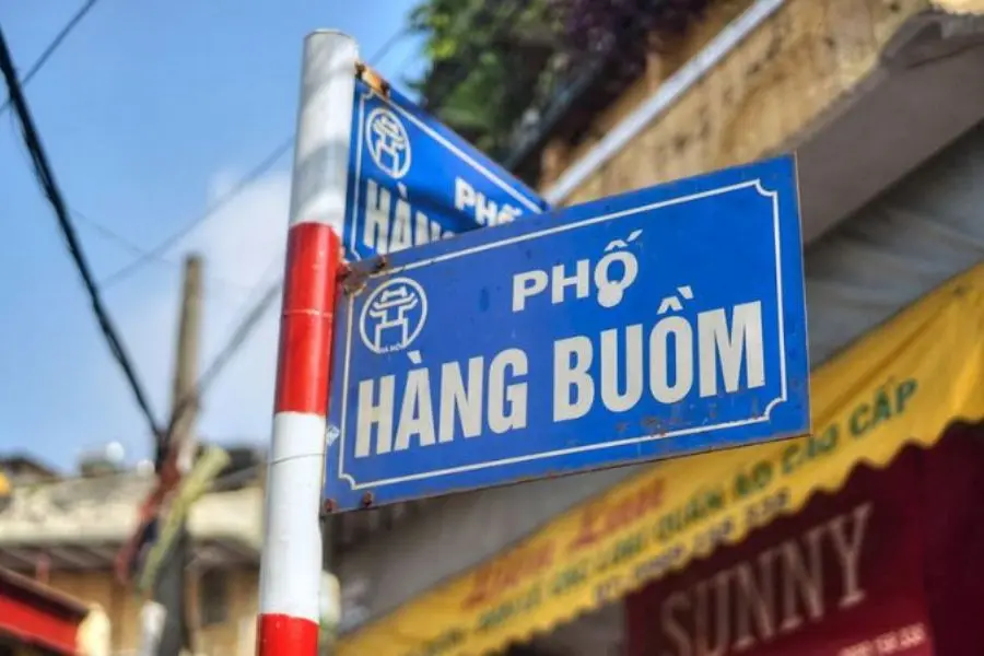 Hàng Buồm - Khu Phố ẩm thực hot hit dịp Giáng Sinh.