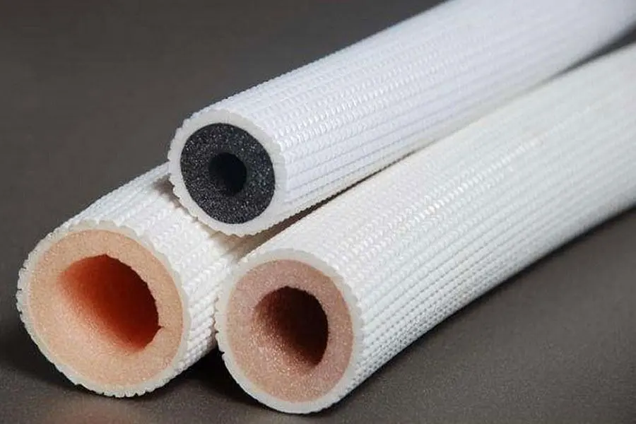 Có hai loại màu ống bảo ôn điều hòa đó là trắng và đen