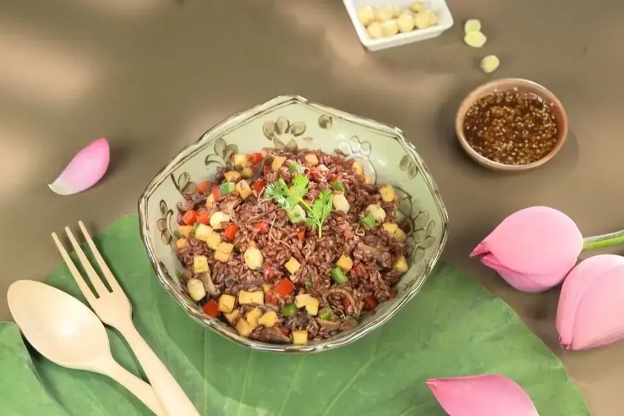 Cơm gạo lứt kết hợp cùng các loại hạt dinh dưỡng
