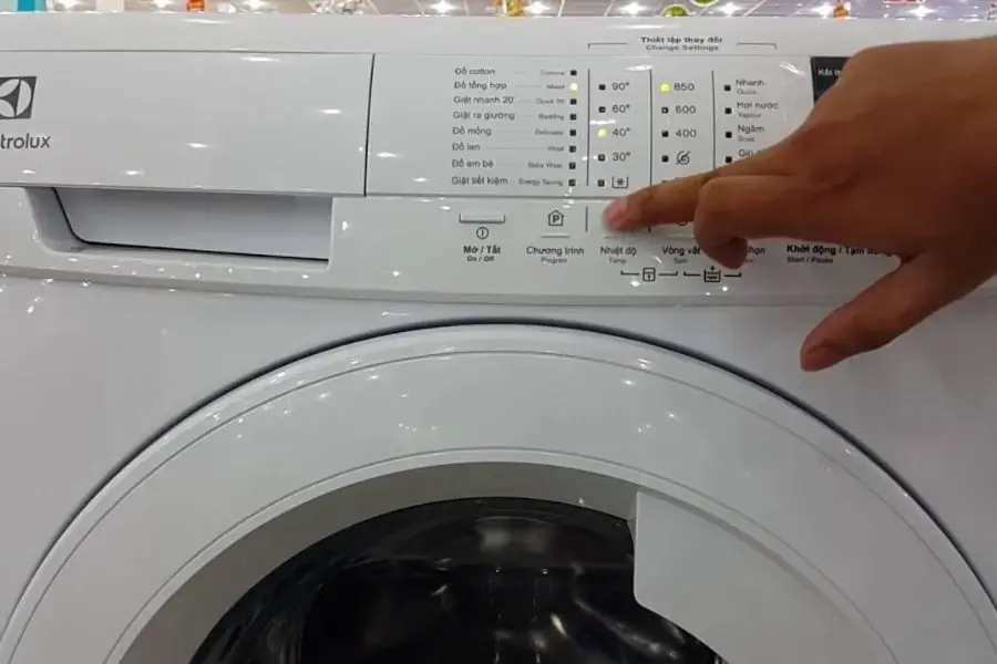 Kiểm tra các chức năng trước khi vệ sinh máy giặt