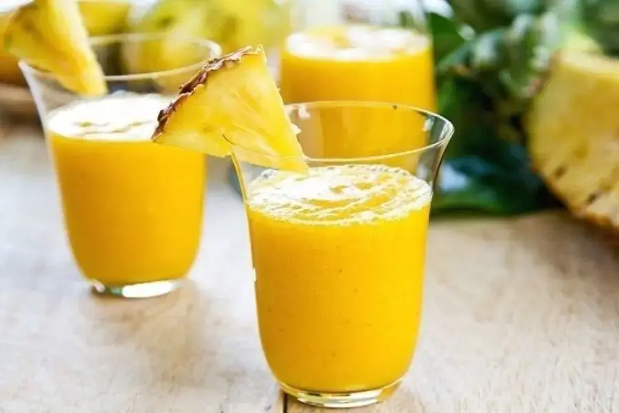 Một ly nước ép dứa mát lạnh với vị chua thanh, ngọt dịu
