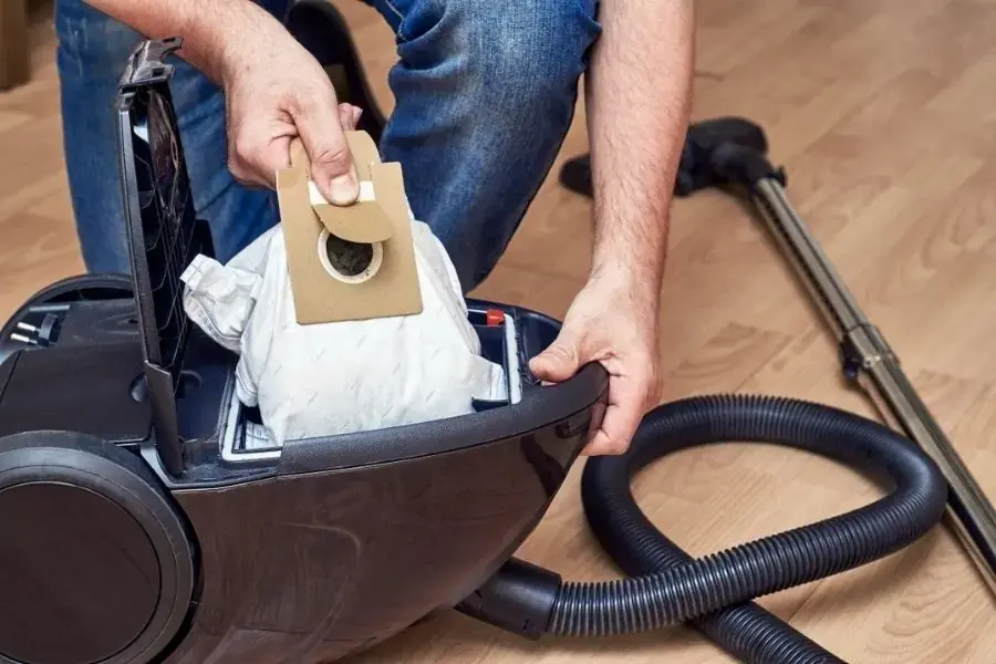 Vệ sinh máy hút bụi thường xuyên giúp hoạt động ổn định và nâng cao tuổi thọ (Nguồn: Thriftyfun)