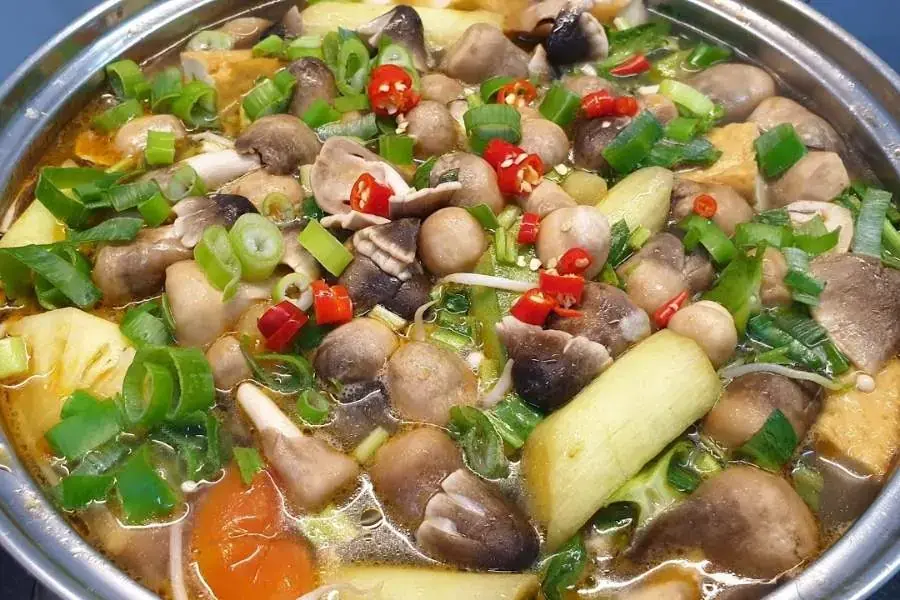 Món cá trích xào nấm rơm ngon ngọt
