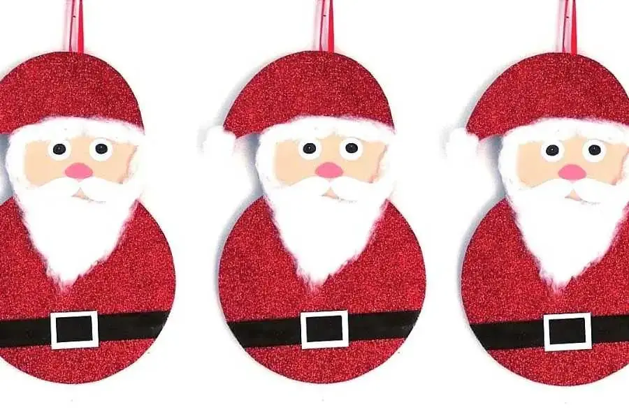 Sáng tạo khi dùng giấy kim tuyến làm Ông già Noel.