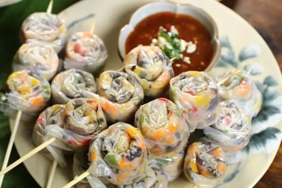 Món bánh tráng lụi hấp dẫn và đẹp mắt