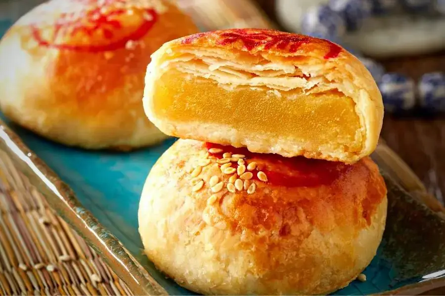 Ăn bánh pía khoa học để tránh nạp quá nhiều năng lượng vào cơ thể.