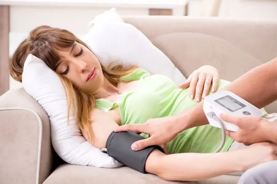Triệu chứng khi bị huyết áp cao khi mang thai như thế nào?