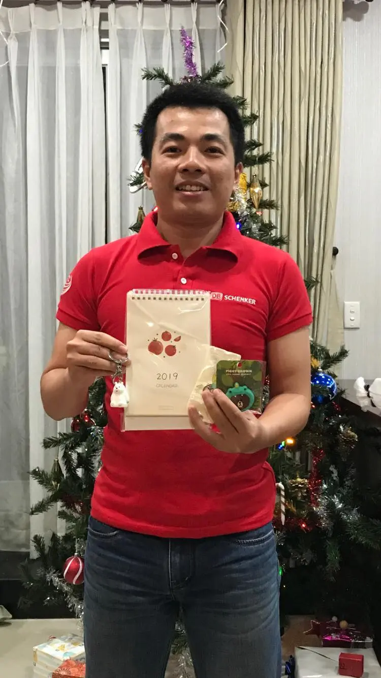 mr-linh-received-secret-gift-from-a-girl