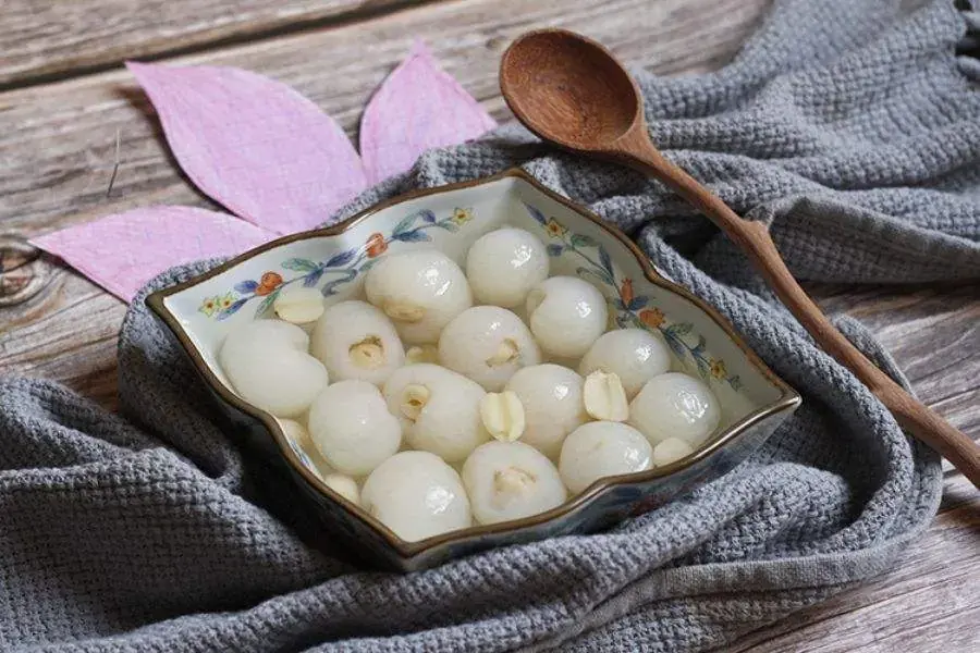 Gợi ý món tráng miệng với chè hạt sen long nhãn thanh mát