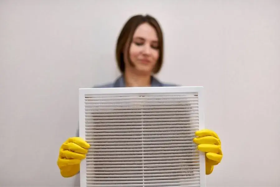 Làm sạch bộ lọc điều hòa không khí giúp tiết kiệm điện năng