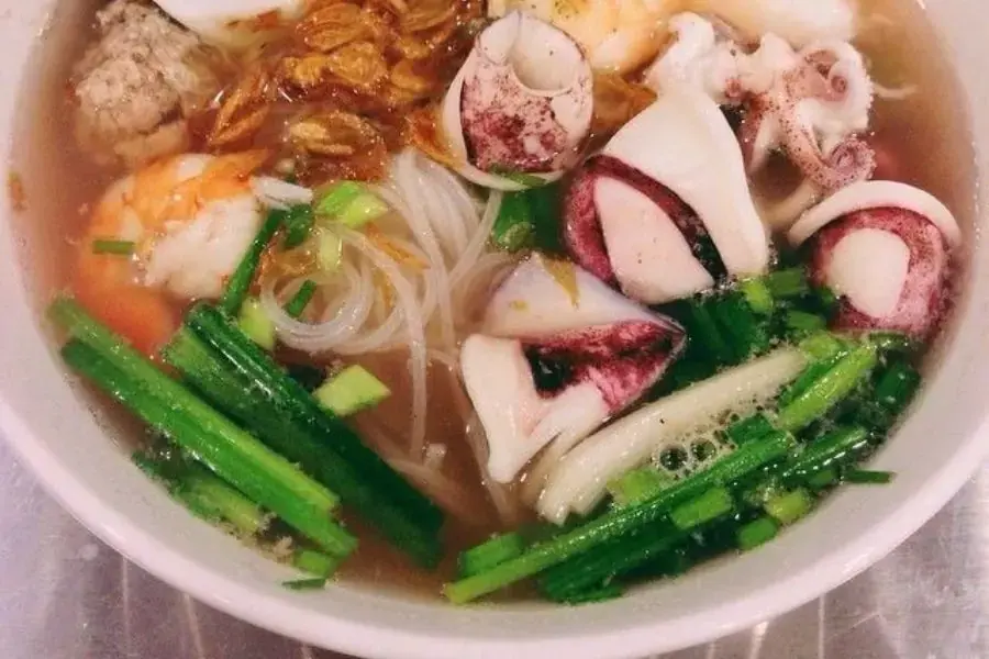 Hủ tiếu thịt hoặc hủ tiếu chay là những loại hủ tiếu có hàm lượng calo thấp.