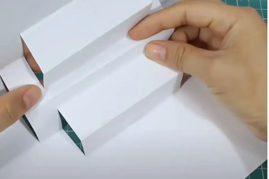 Hai tầng cắt sẽ bước đầu tạo được khung 3d.