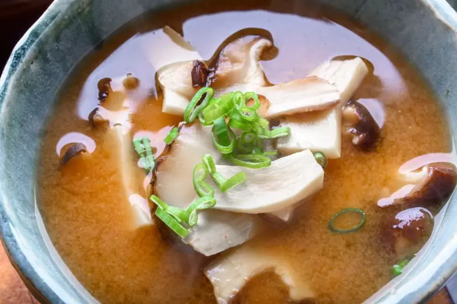 Canh nấm đùi gà lạ vị, tươi mát