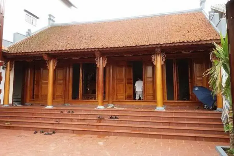 Nhà chữ Đinh cổ là kiểu nhà sử dụng toàn bộ vật liệu xây dựng truyền thống