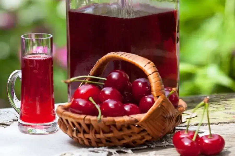 Bảo quản cherry bằng cách ủ rượu