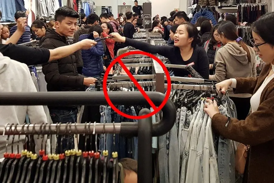 Kiêng kỵ mua quần áo đầu năm mới để tránh tiêu tài vận.