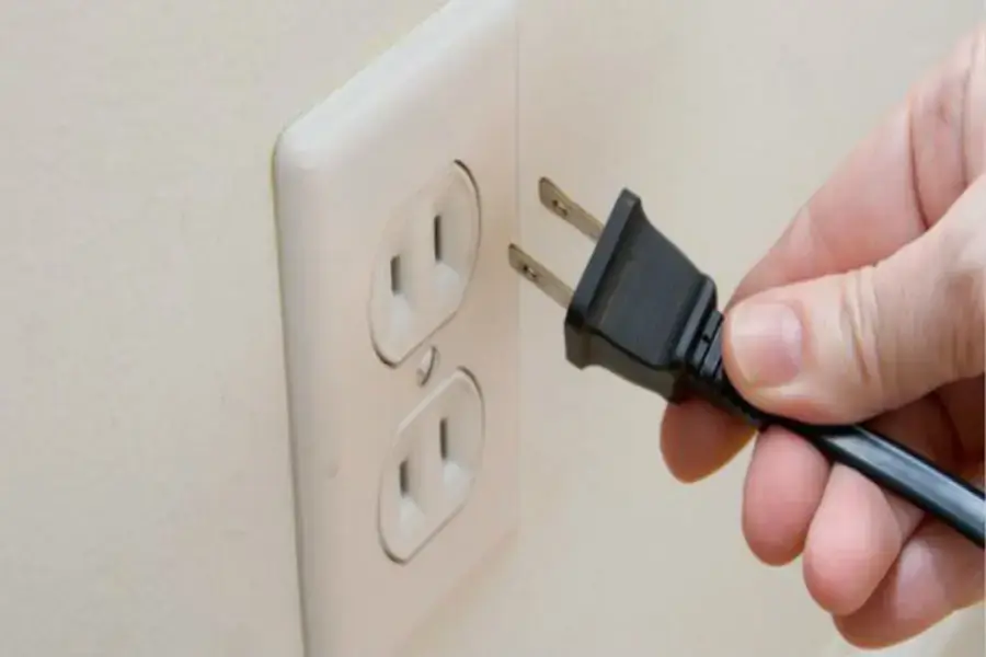 Rất nhiều người thắc mắc có nên rút điện tủ lạnh khi không sử dụng?(Nguồn: dienmayxanh.com)
