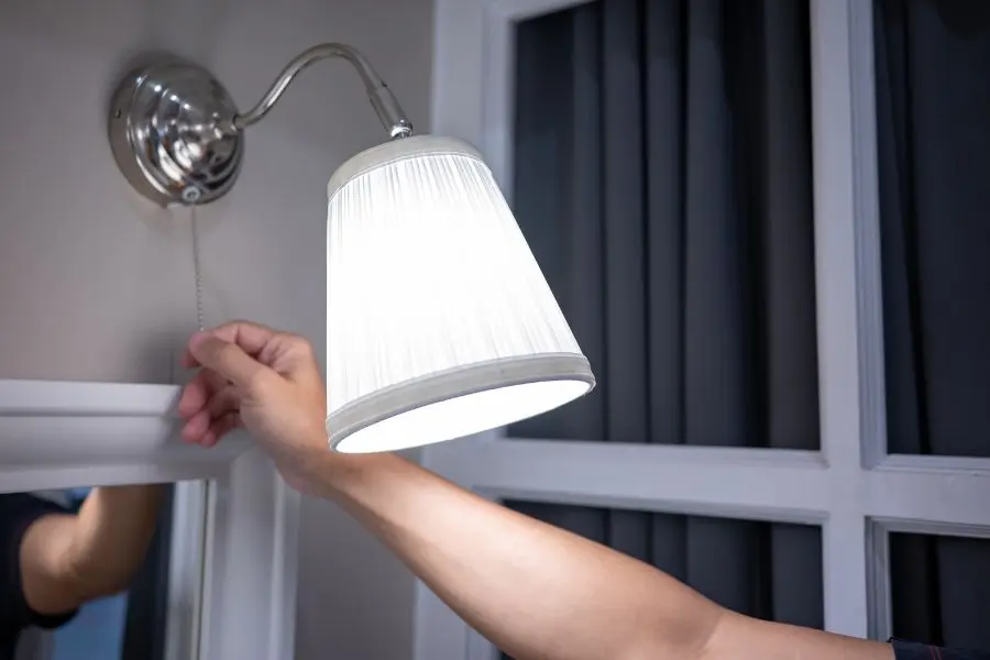 Mở sáng điện 3 đêm đầu tiên sau khi chuyển về.