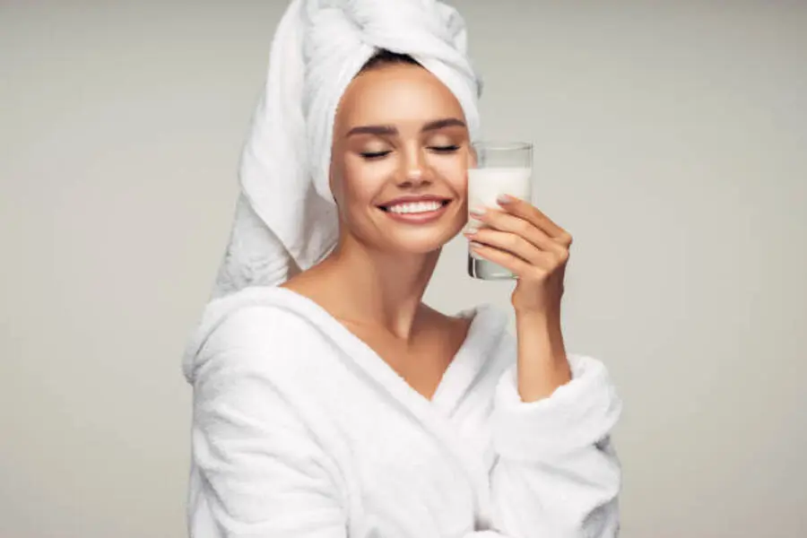 Sữa có tác dụng hỗ trợ trẻ hóa làn da.