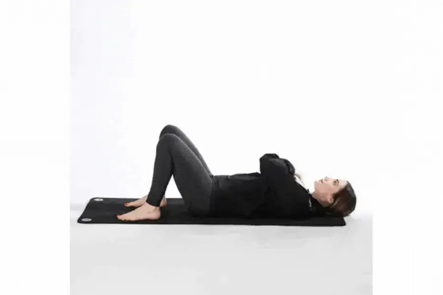 Bài tập chữa thoái hoá cột sống với động tác gập bụng ( nguồn: healthline.com)