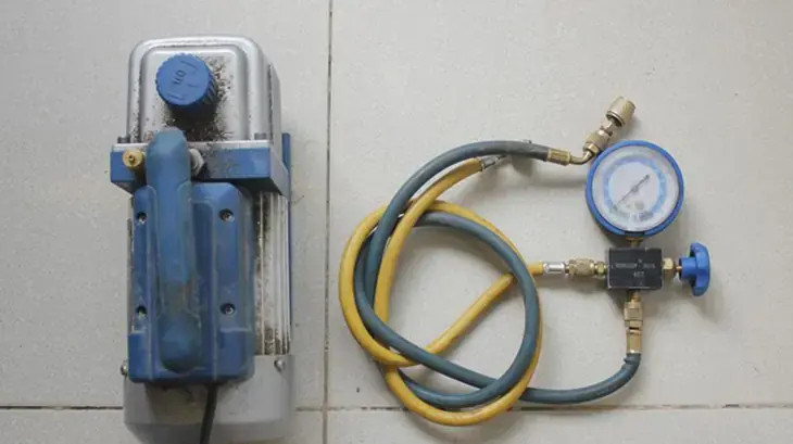 Chuẩn bị dụng cụ hút chân không khi lắp đặt máy lạnh