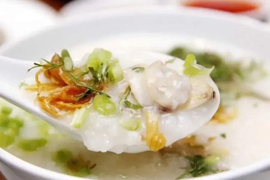 Món cháo hàu hạt sen thơm ngon, bổ dưỡng dành cho bữa sáng của trẻ 2 tuổi