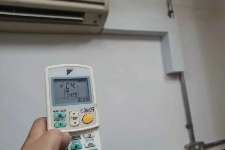 Kiểm tra lỗi C4 điều hòa Daikin.