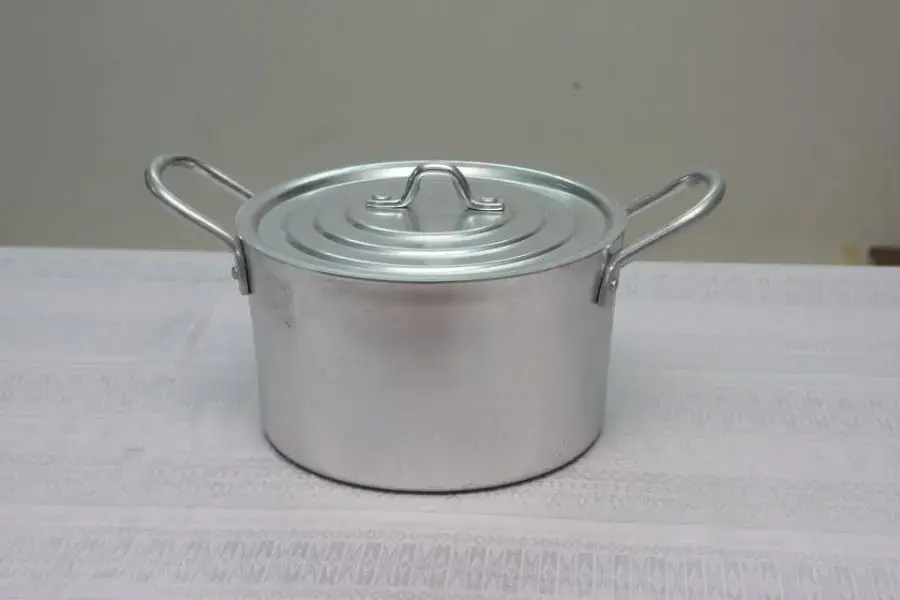 Đánh bóng đồ dùng bằng nhôm giúp bảo vệ đồ dùng và sức khỏe