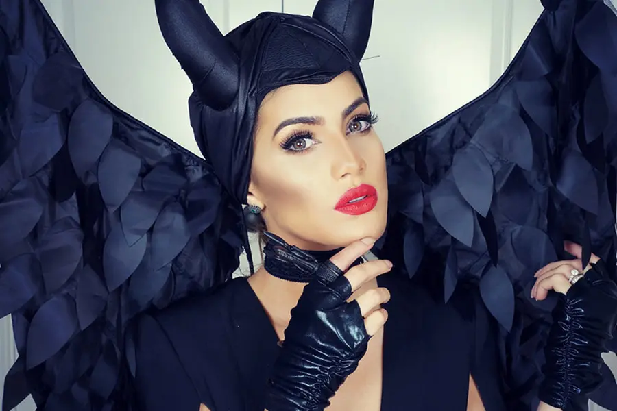 Hóa trang theo hình tượng nhân vật Maleficent.