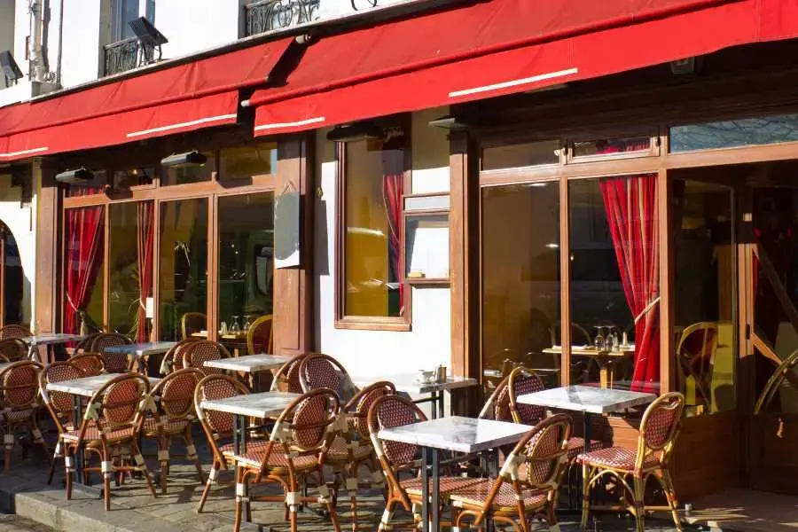 Trang trí cửa sổ quán cafe