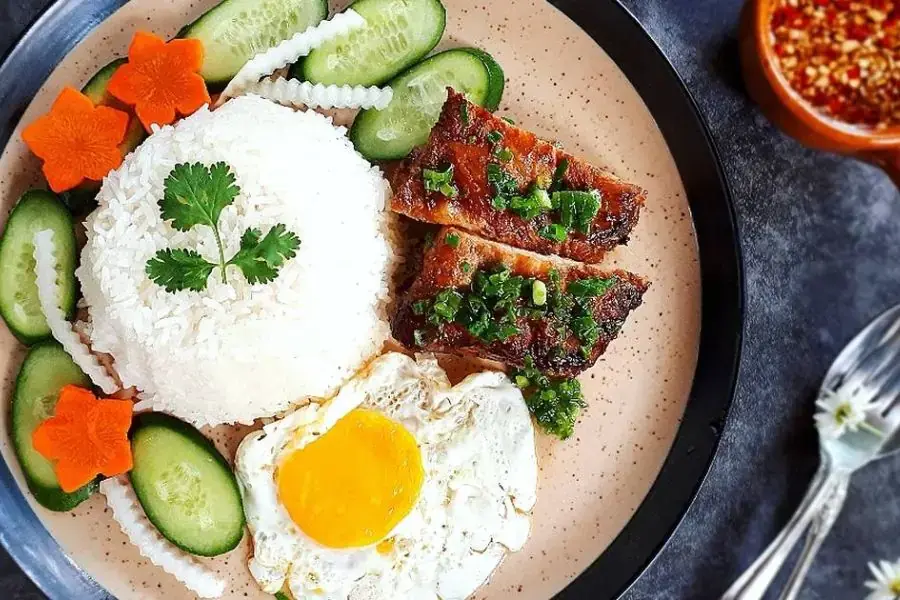 Cơm tấm rất phổ biến trên khắp đường phố Sài Gòn