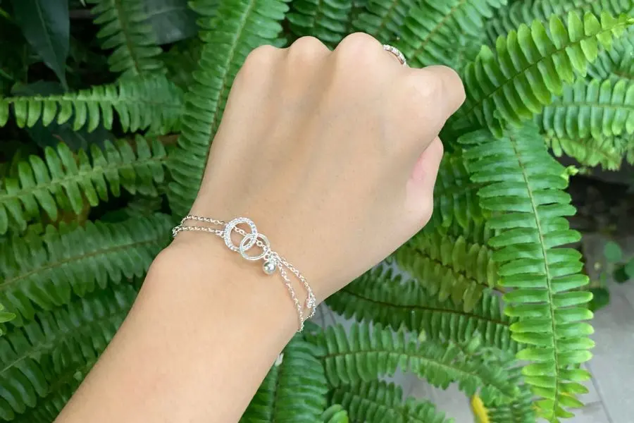 Tặng cô gái của bạn 1 chiếc lắc tay siêu xinh.