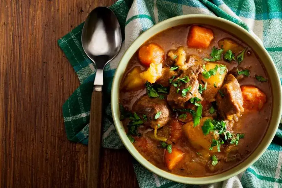 Nạm bò kho cùng cà rốt đơn giản cho gia đình