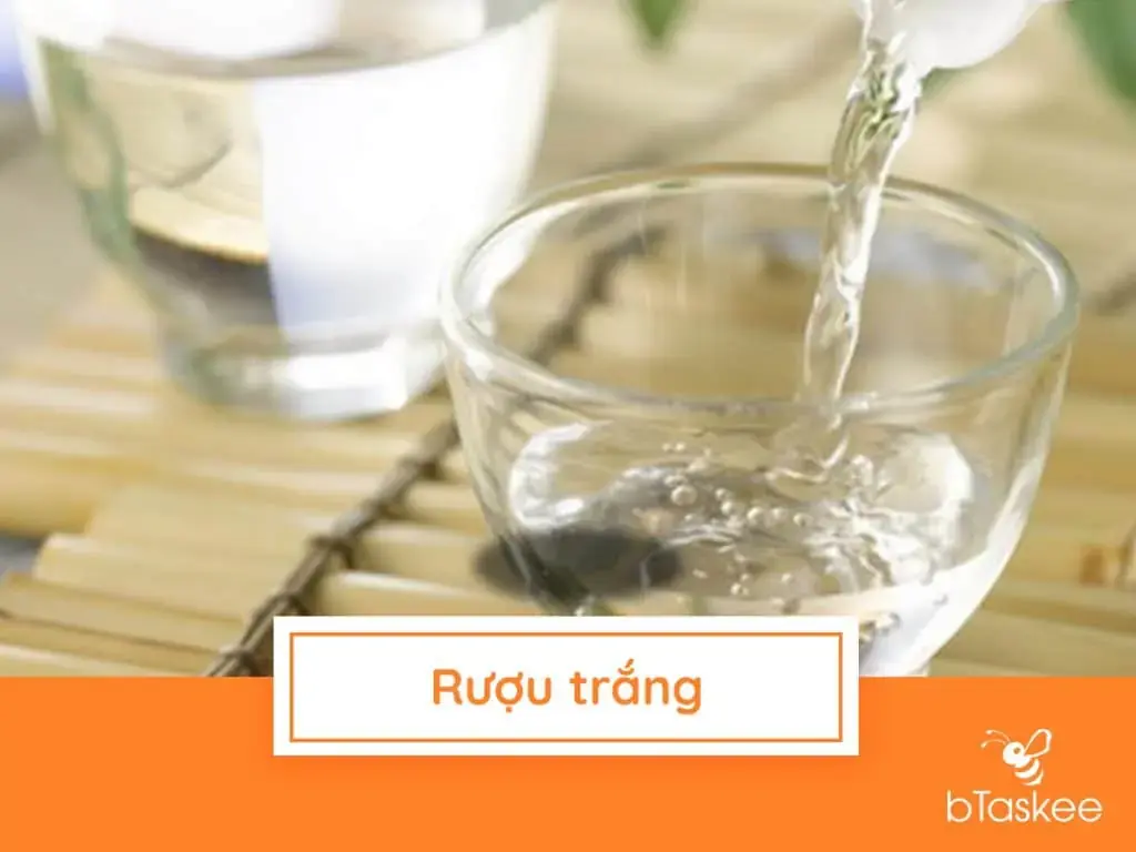 Khử mùi nệm bằng rượu
