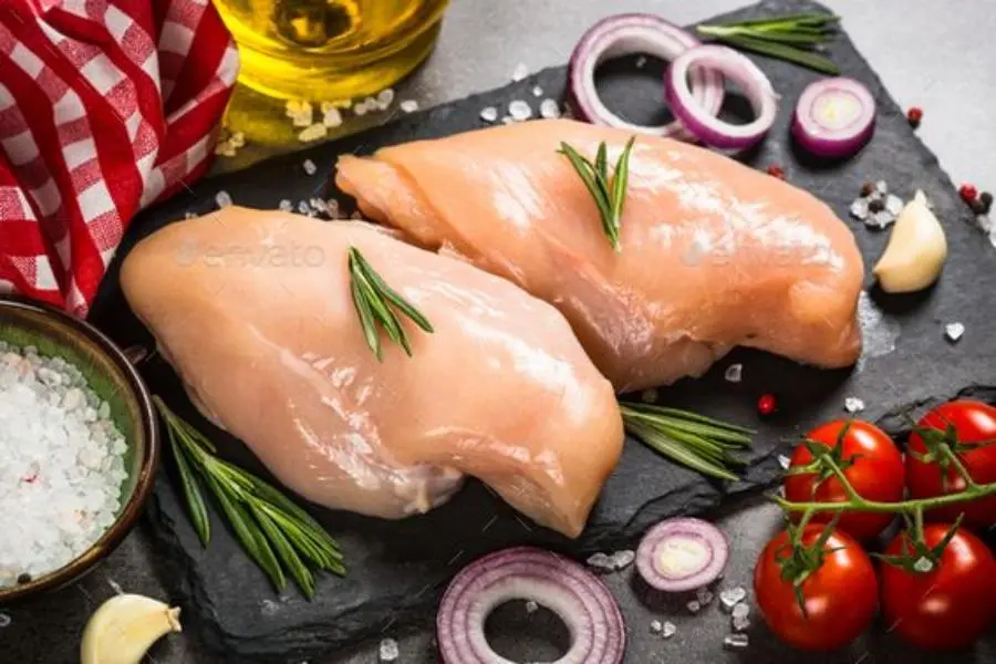 Ăn nhiều thịt ức gà sẽ giúp duy trì khối lượng cơ bắp cho cơ thể.