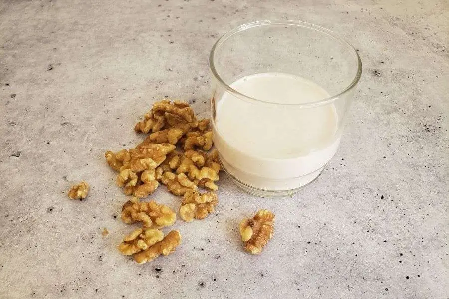 Sữa hạt óc chó có vị ngọt bùi, thơm ngon và giàu chất dinh dưỡng.